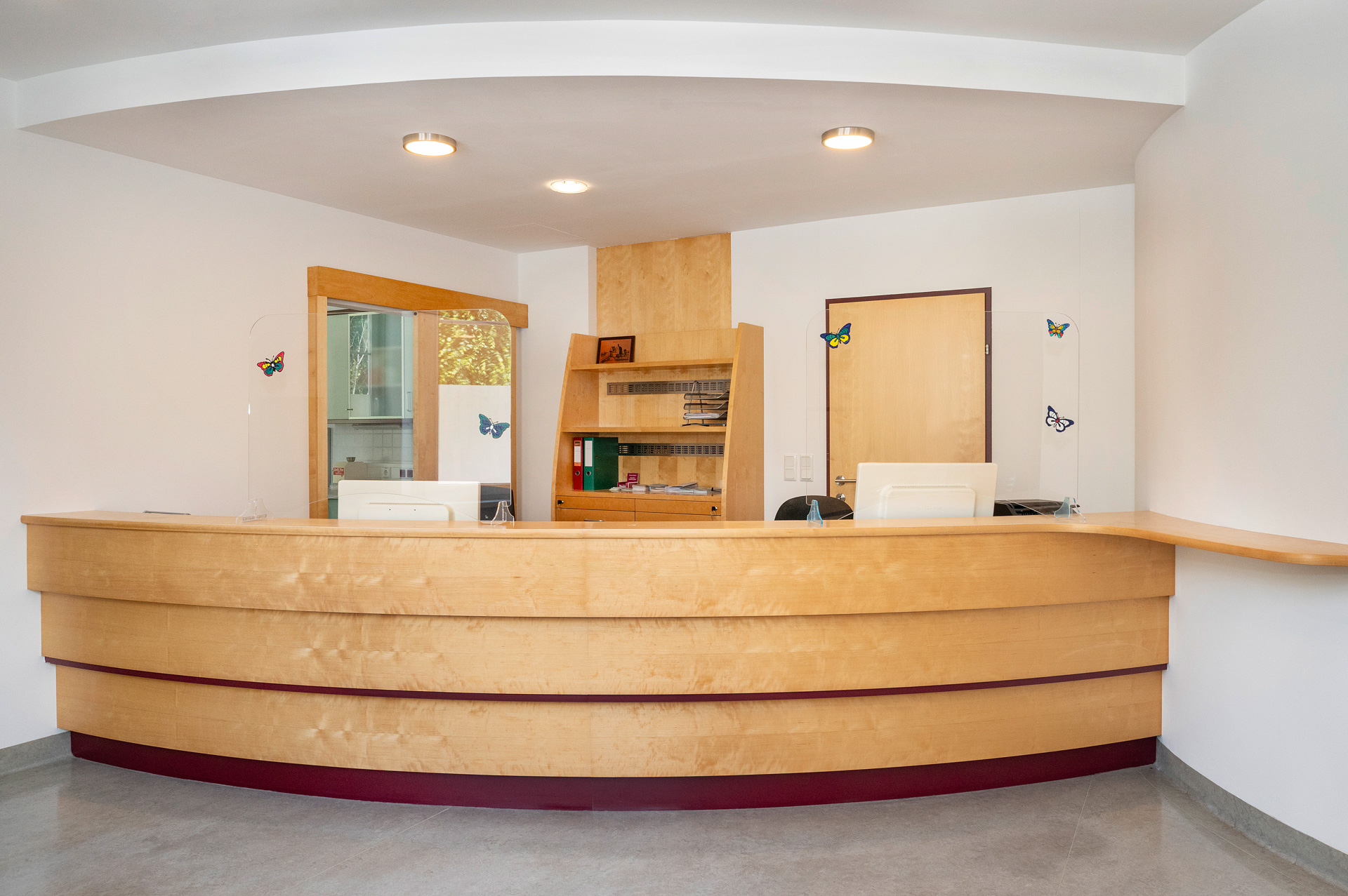 hausaerztin_hausarzt_bad_voeslau_doktor_dr_nina_schimek_allgemeinmedizin_praxis_ordination_privat_alle_kassen_eingang_arztpraxis_ulrike_bayer_nachfolgerin_nachfolge