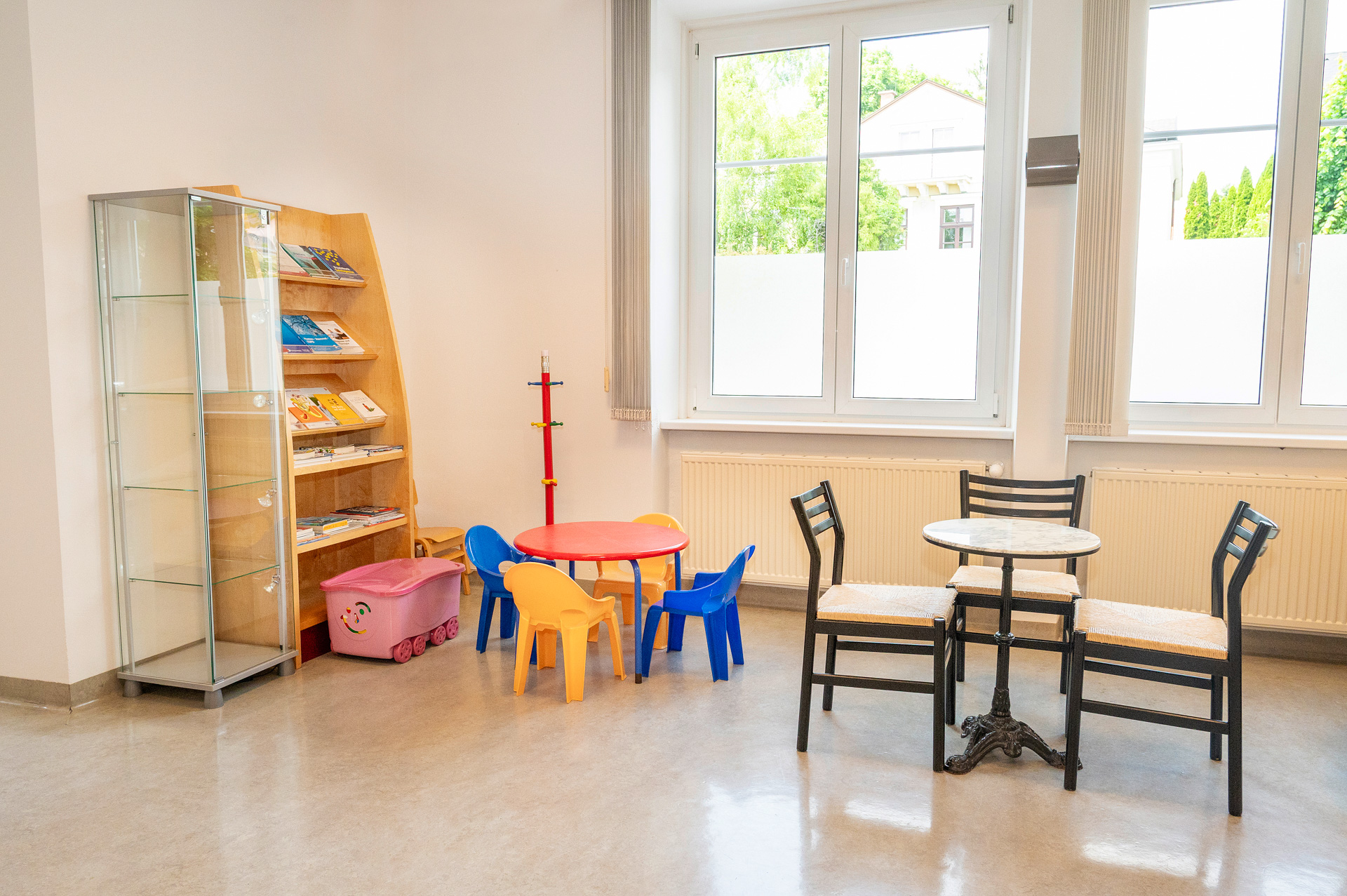 hausaerztin_hausarzt_bad_voeslau_doktor_dr_nina_schimek_allgemeinmedizin_praxis_ordination_privat_alle_kassen_kinderecke_arztpraxis_ulrike_bayer_nachfolgerin_nachfolge