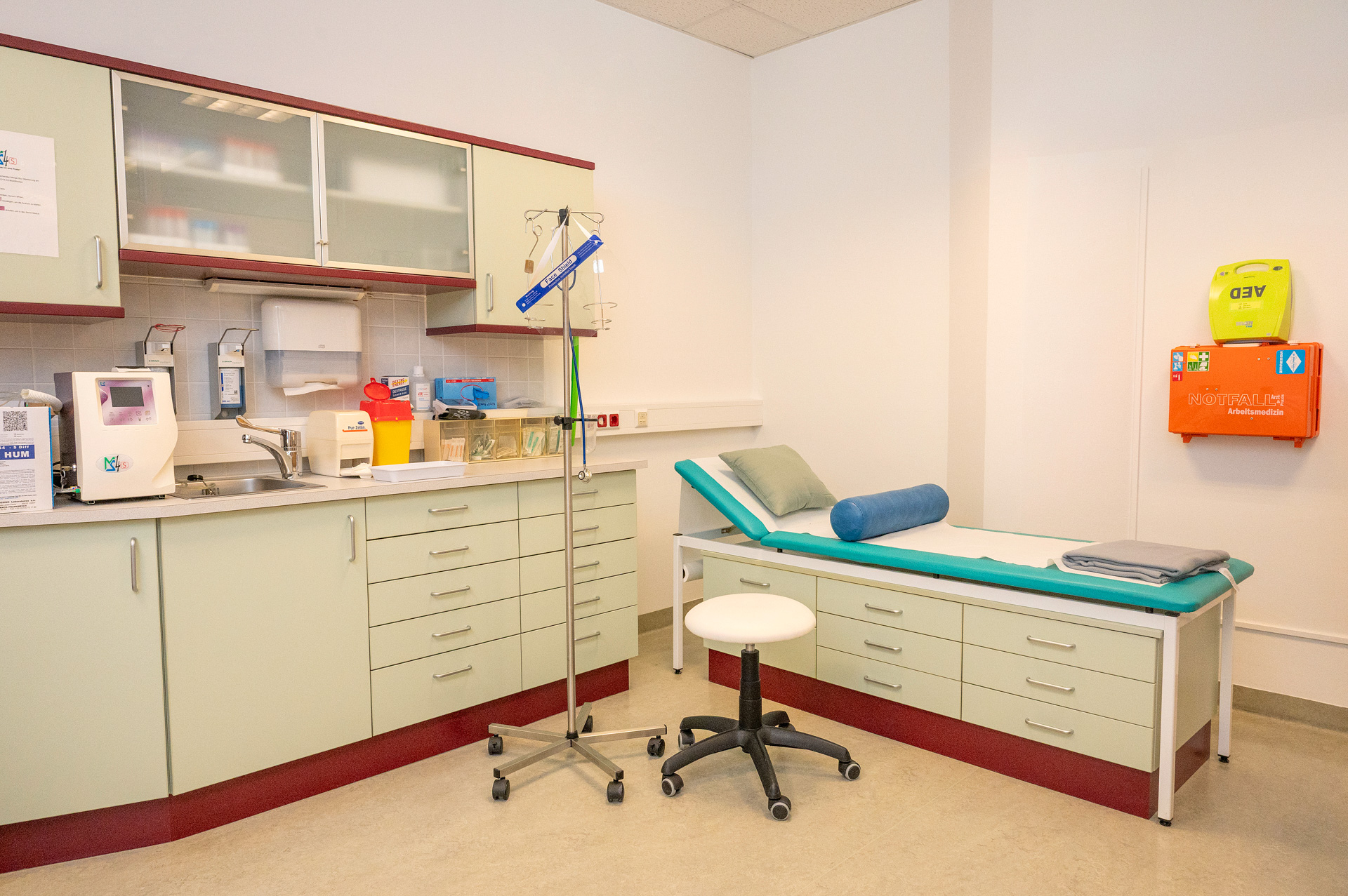 hausaerztin_hausarzt_bad_voeslau_doktor_dr_nina_schimek_allgemeinmedizin_praxis_ordination_privat_alle_kassen_labor_arztpraxis_ulrike_bayer_nachfolgerin_nachfolge