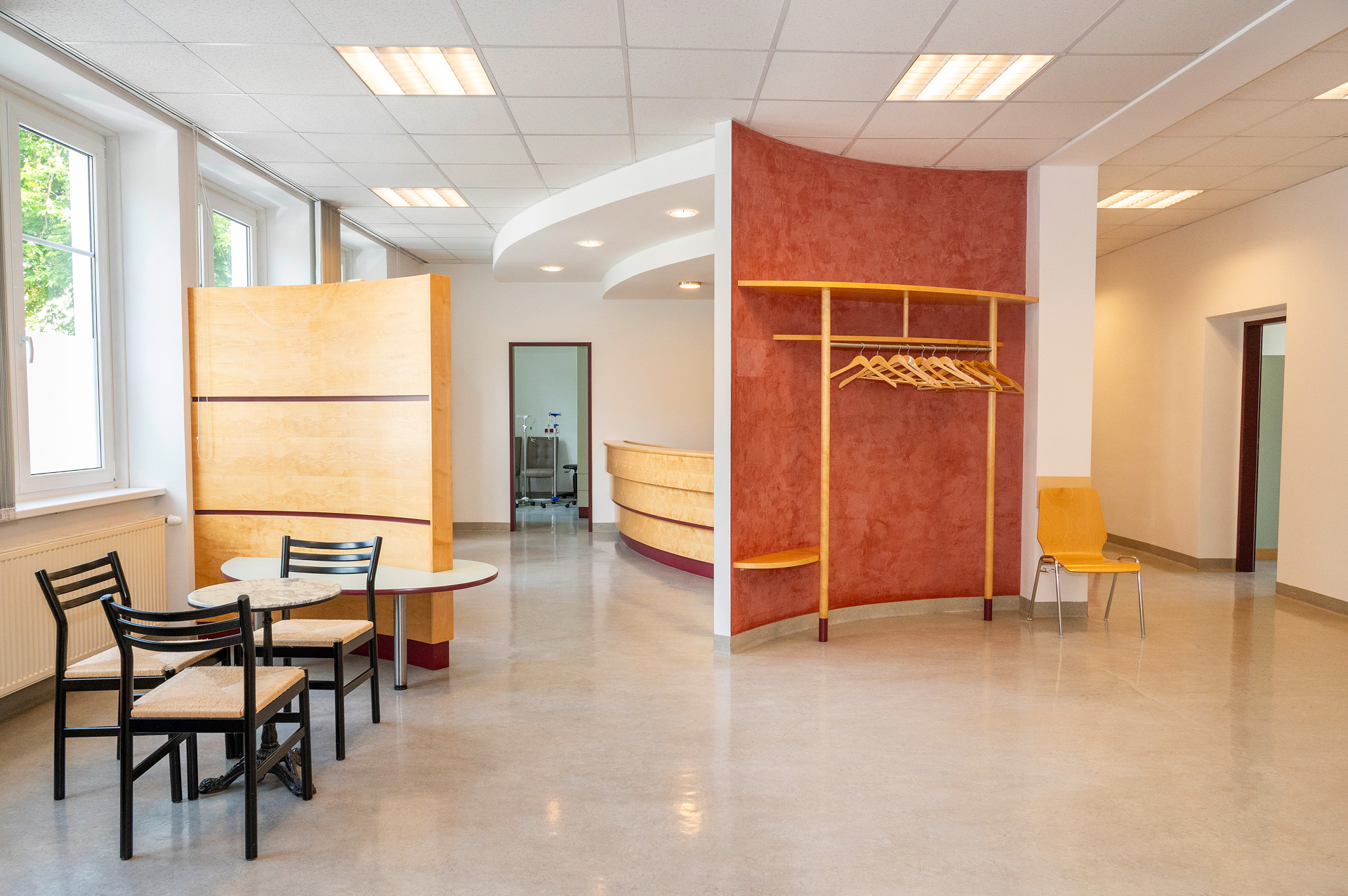 hausaerztin_hausarzt_bad_voeslau_doktor_dr_nina_schimek_allgemeinmedizin_praxis_ordination_privat_alle_kassen_wartezimmer_4_arztpraxis_ulrike_bayer_nachfolgerin_nachfolge