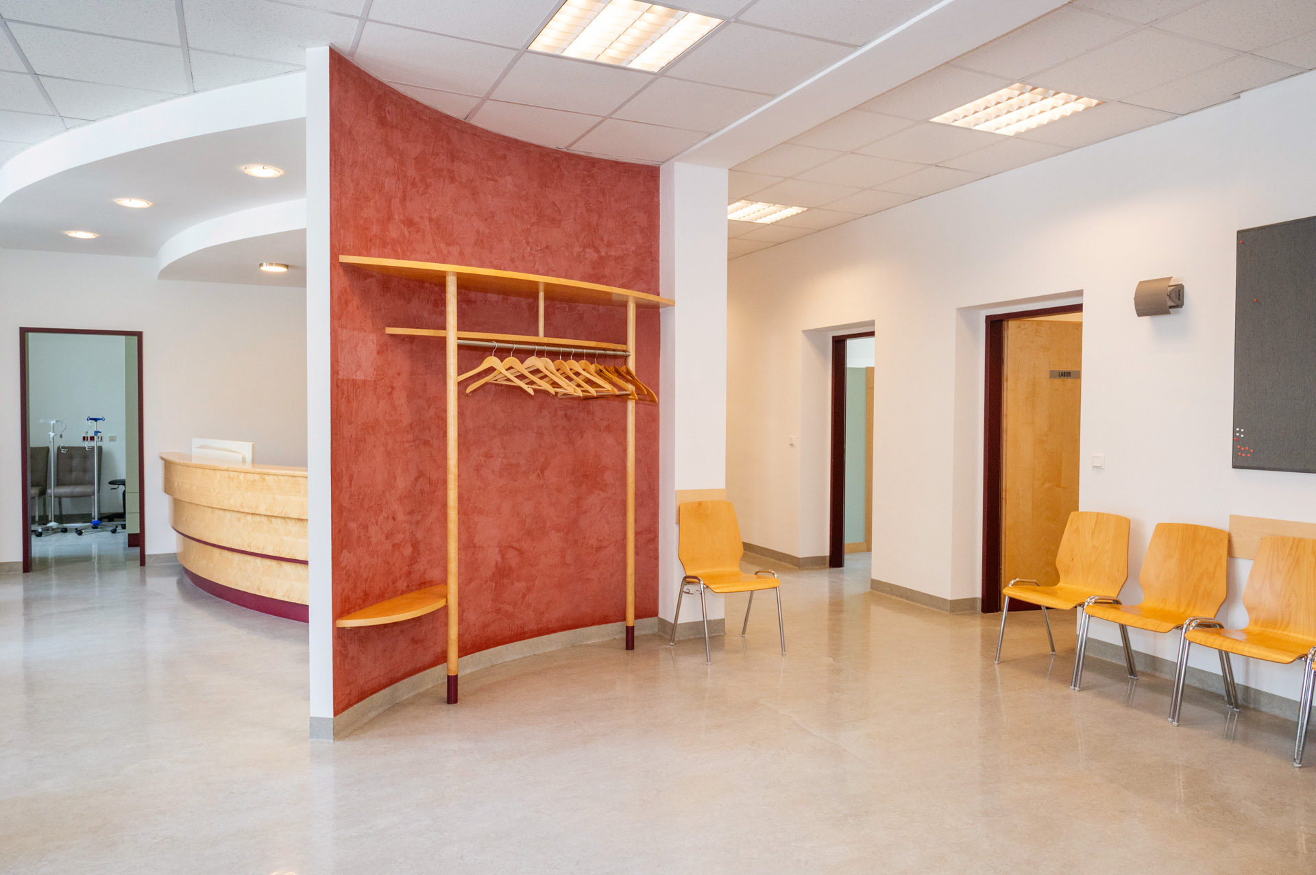 hausaerztin_hausarzt_bad_voeslau_doktor_dr_nina_schimek_allgemeinmedizin_praxis_ordination_privat_alle_kassen_wartezimmer_arztpraxis_ulrike_bayer_nachfolgerin_nachfolge