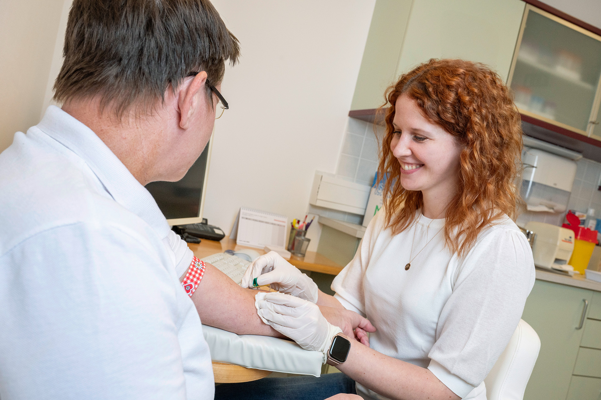 hausarzt_bad_voeslau_dr_nina_schimek_allgemeinmedizin_ordination_privat_alle_kassen_eingang_allgemeine_leistungen